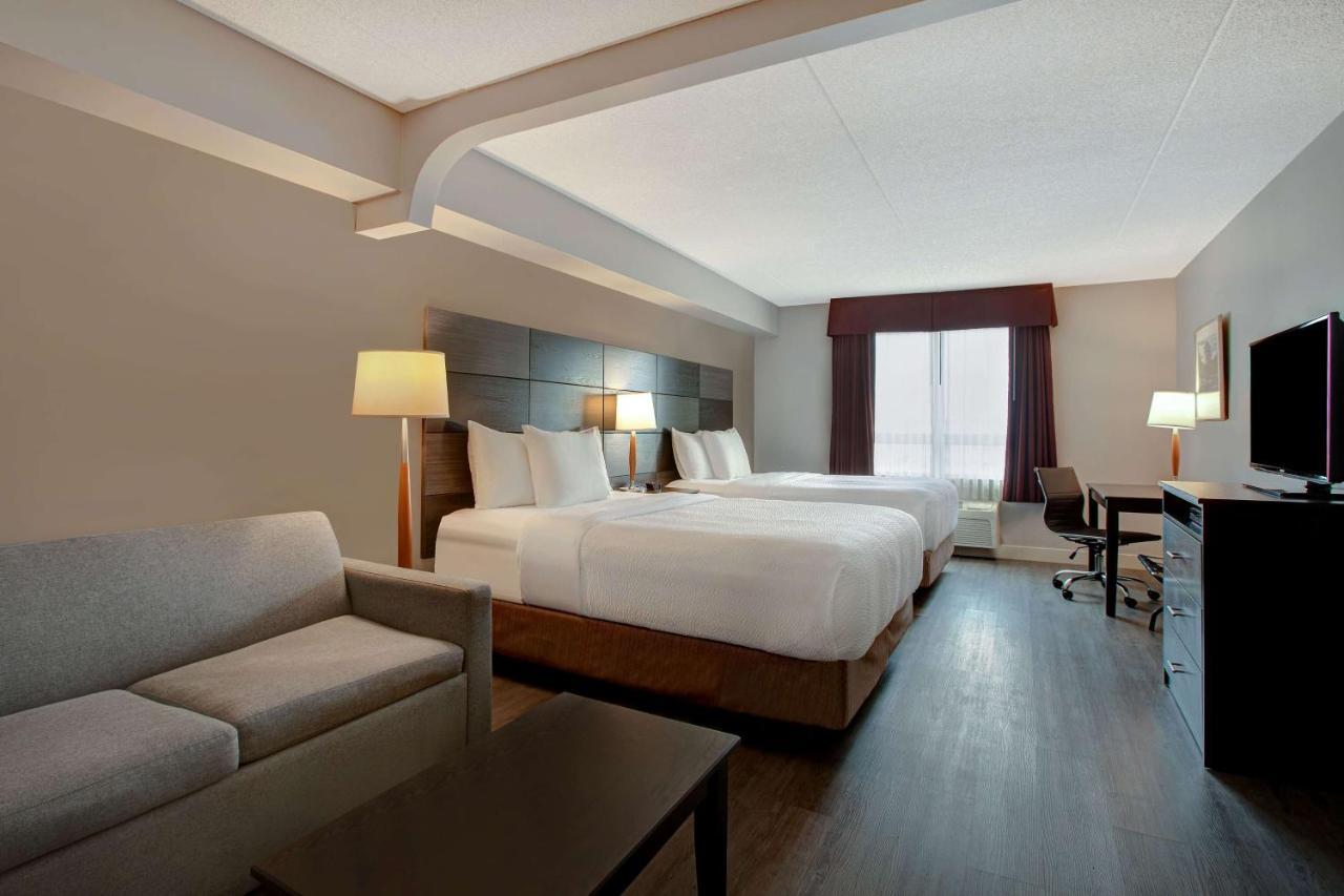 Days Inn & Suites By Wyndham Collingwood Bagian luar foto