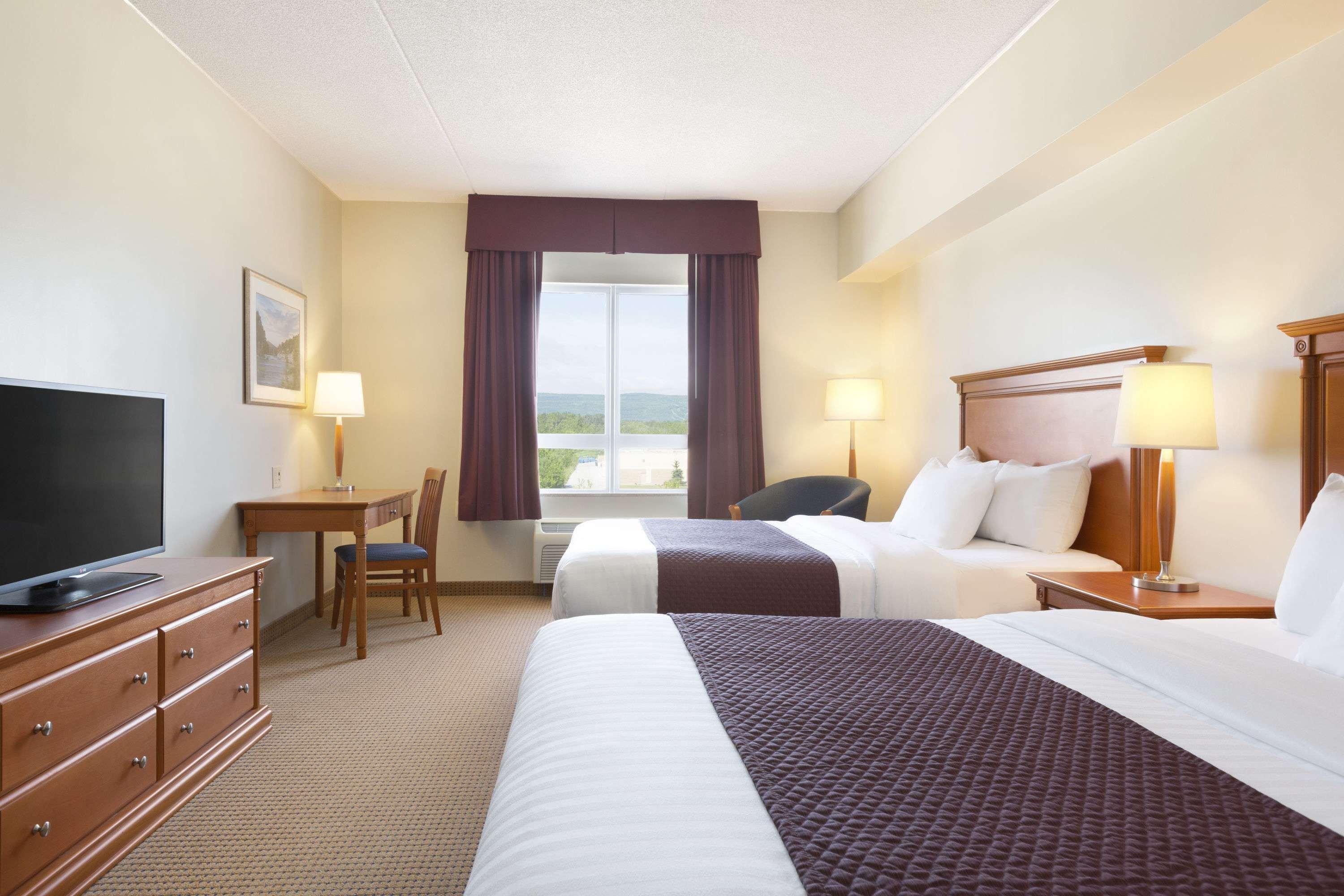 Days Inn & Suites By Wyndham Collingwood Bagian luar foto