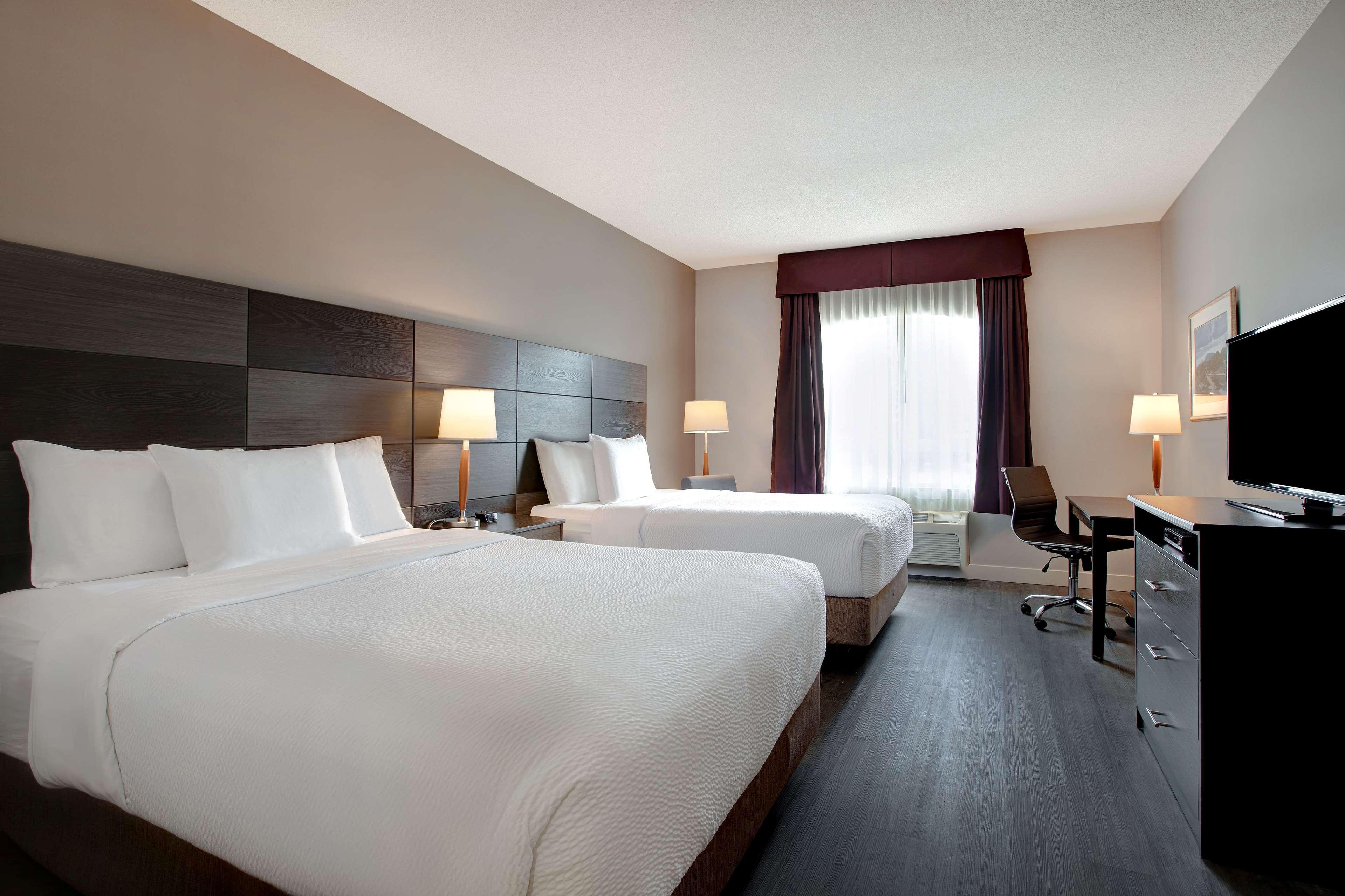 Days Inn & Suites By Wyndham Collingwood Bagian luar foto