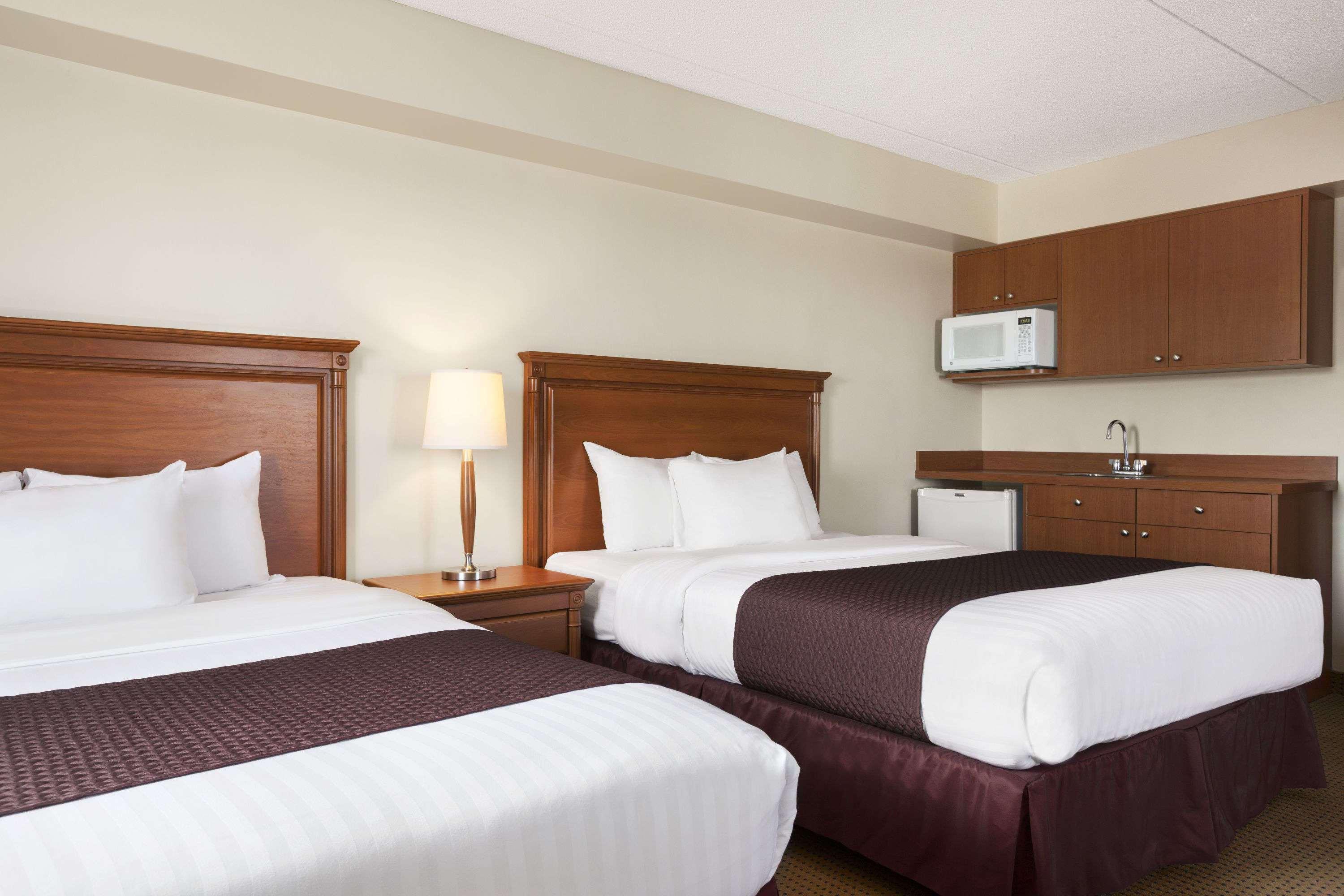 Days Inn & Suites By Wyndham Collingwood Bagian luar foto