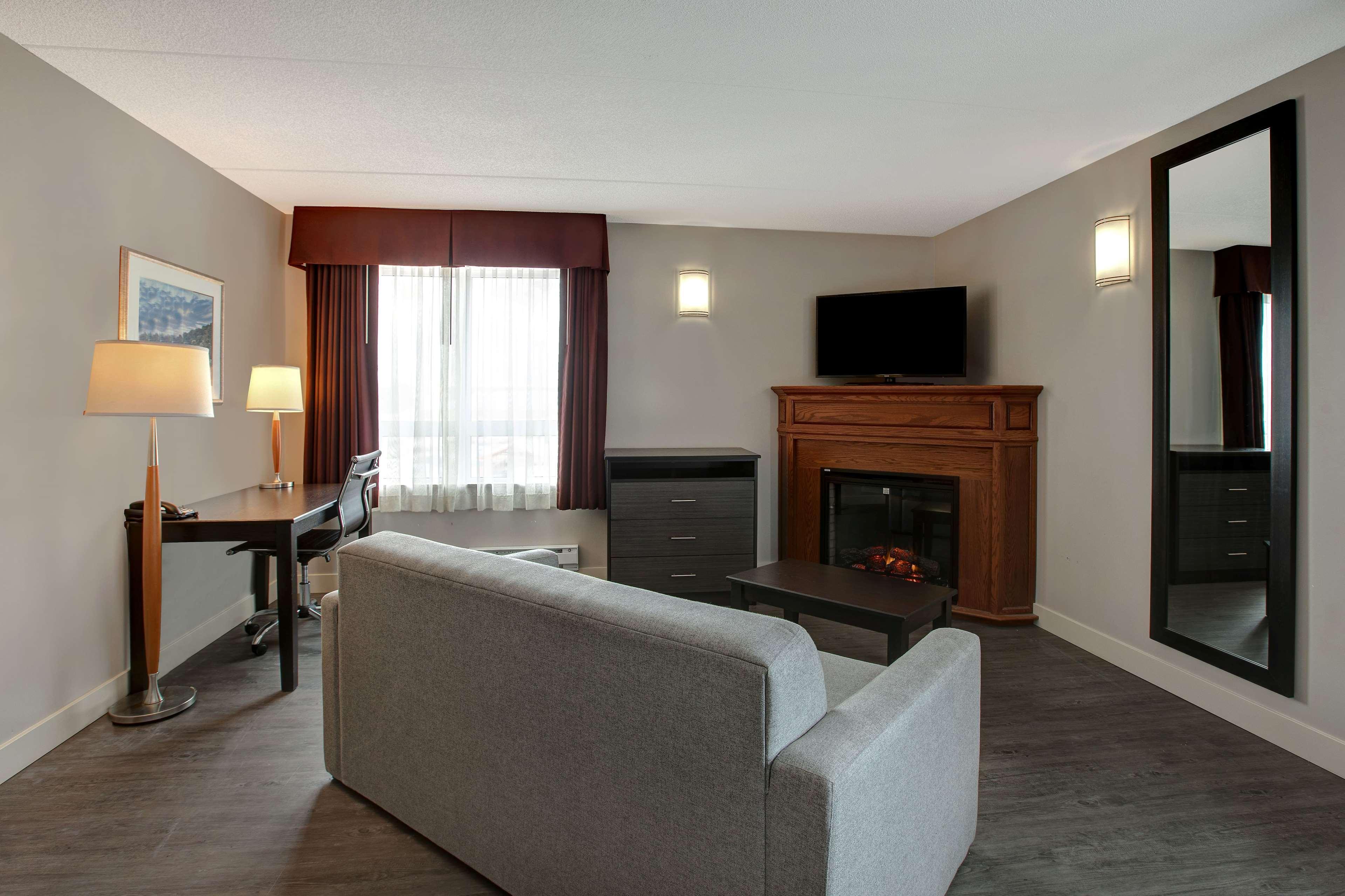 Days Inn & Suites By Wyndham Collingwood Bagian luar foto