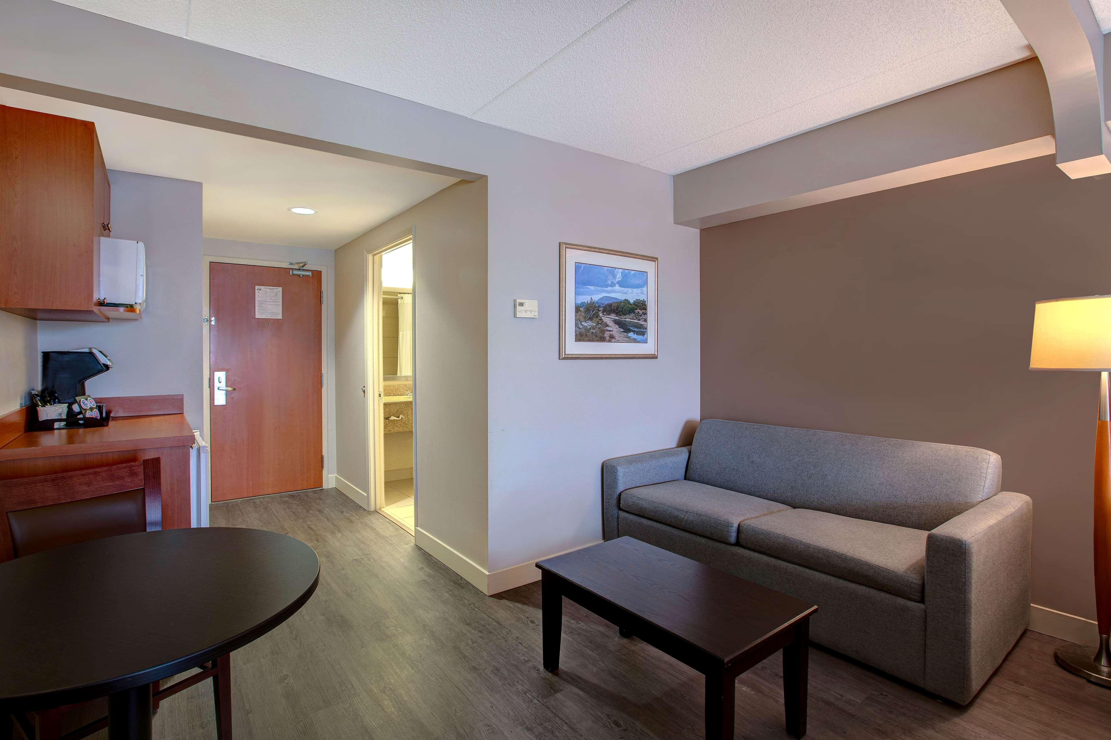 Days Inn & Suites By Wyndham Collingwood Bagian luar foto