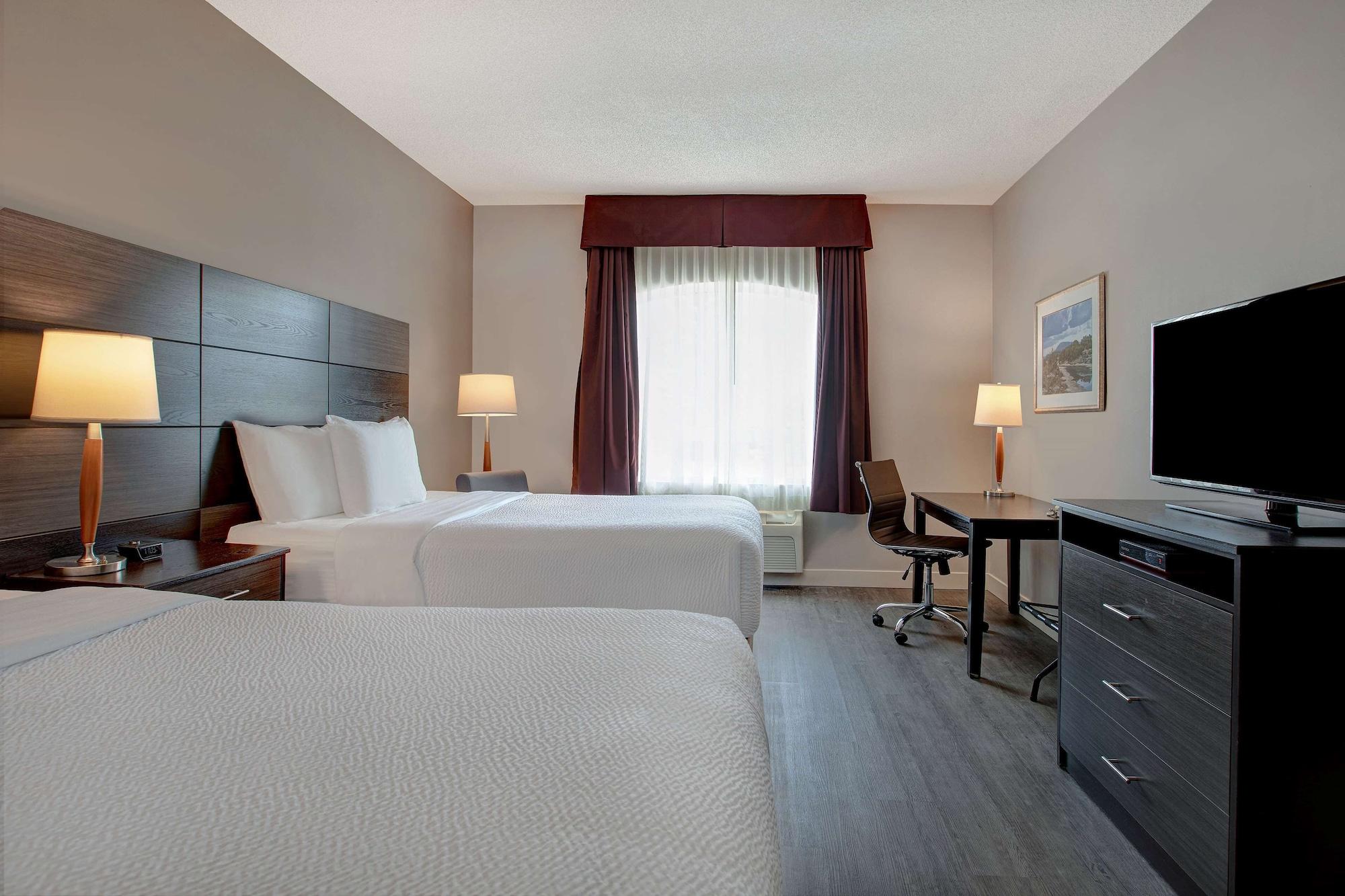 Days Inn & Suites By Wyndham Collingwood Bagian luar foto