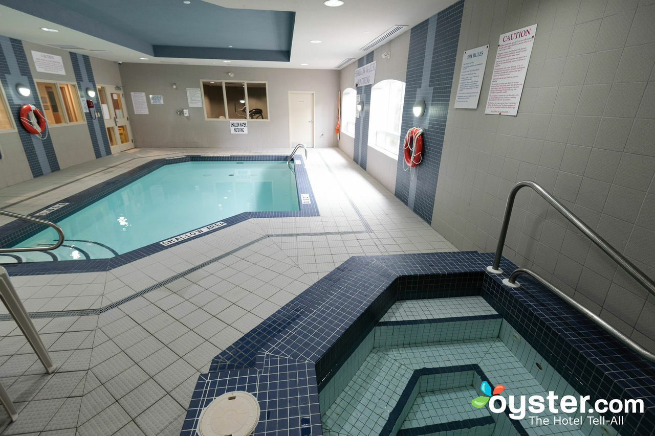Days Inn & Suites By Wyndham Collingwood Bagian luar foto