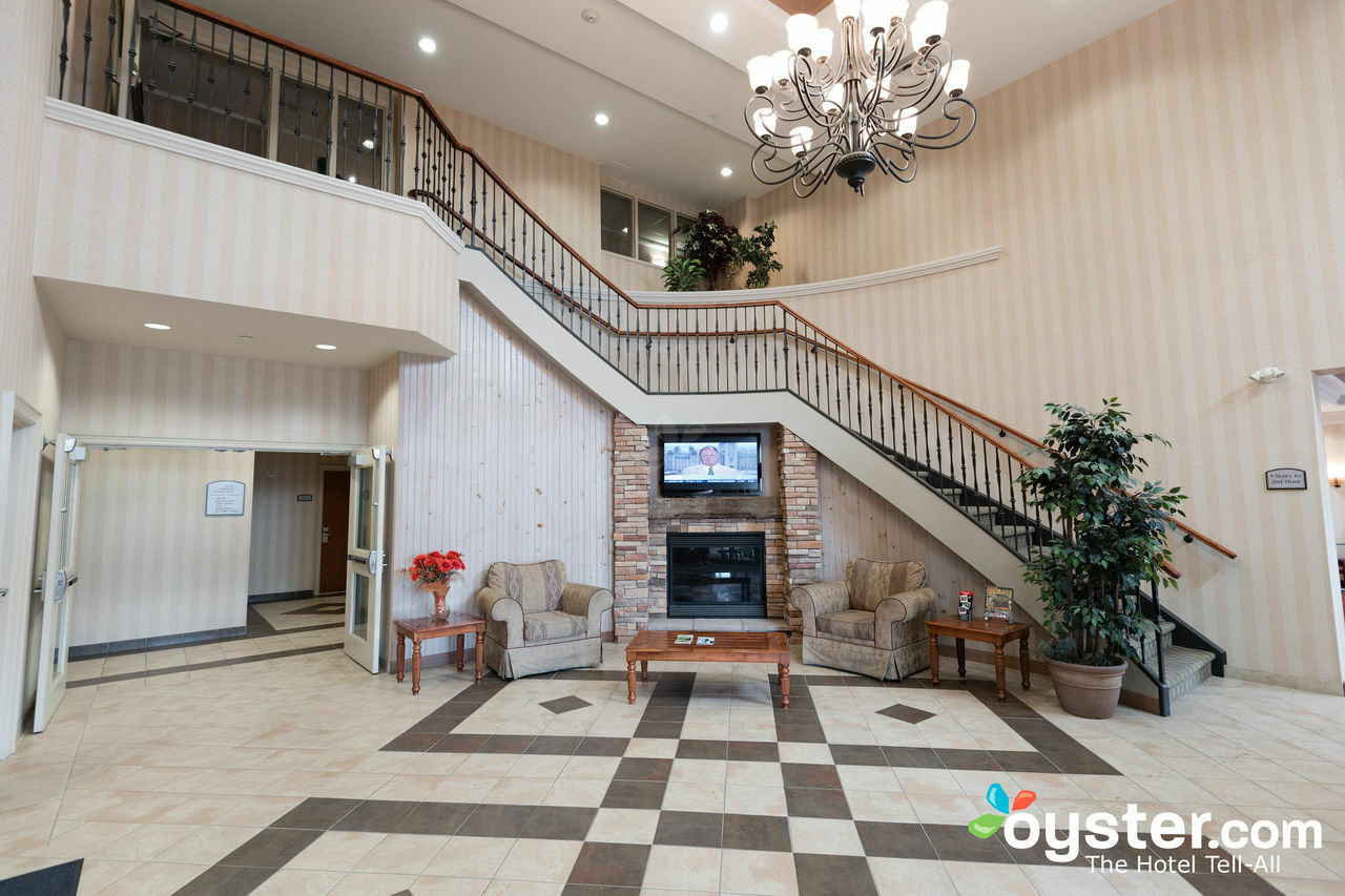 Days Inn & Suites By Wyndham Collingwood Bagian luar foto