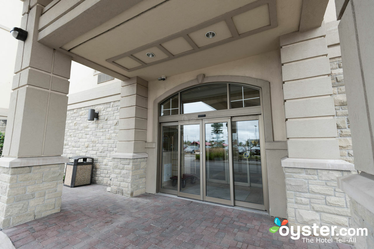 Days Inn & Suites By Wyndham Collingwood Bagian luar foto