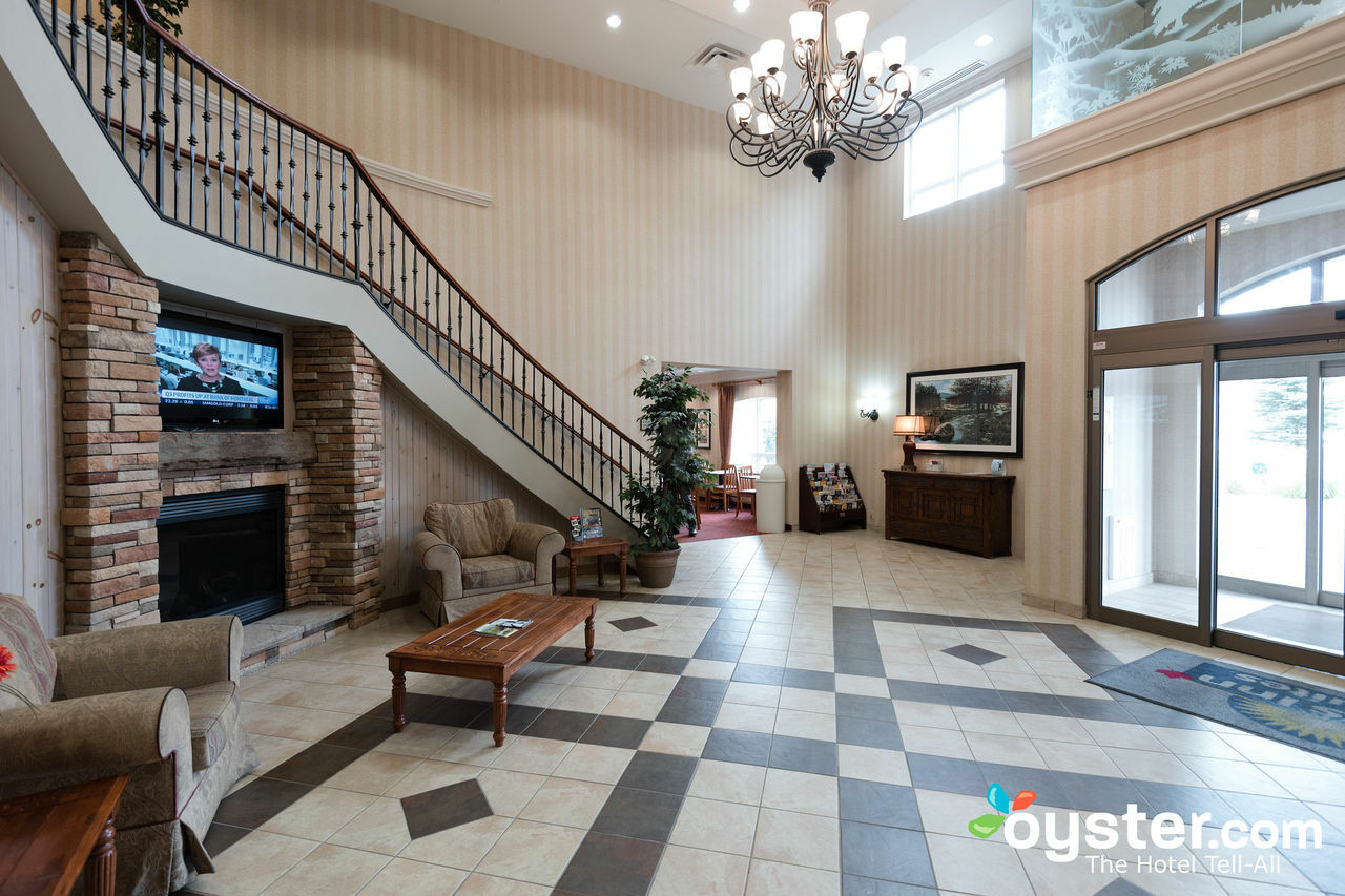 Days Inn & Suites By Wyndham Collingwood Bagian luar foto